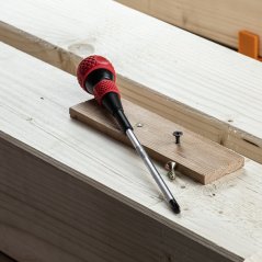 Japonský křížový šroubovák SK11 - 2 x 150 mm - červený