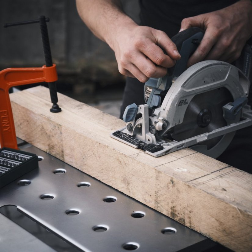 Kovový skládací pracovní stůl CRAFTMAKER SteelBench S110