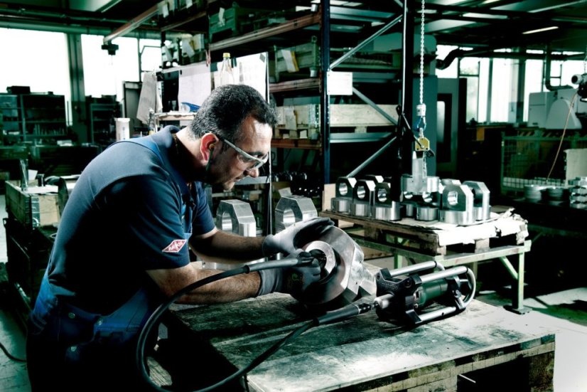 Přímá bruska GE 710 Plus