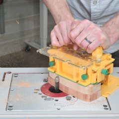 Posuvný a přítlačný přípravek MICROJIG GRR-RIPPER GR-200 s nastavitelnou stabilizační deskou