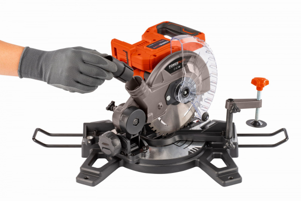 Aku pokosová pila 20V 210mm (bez AKU)