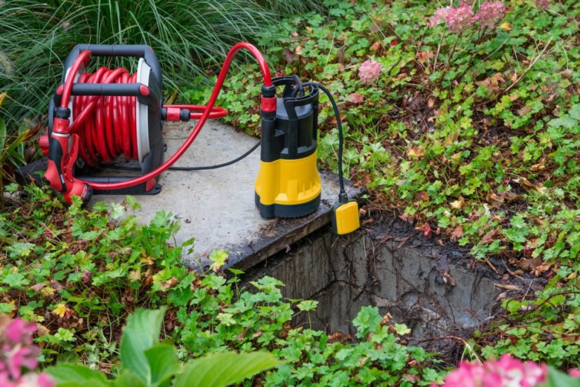 KRTGR6720 - Zahradní hadice na ručním navijáku 15m