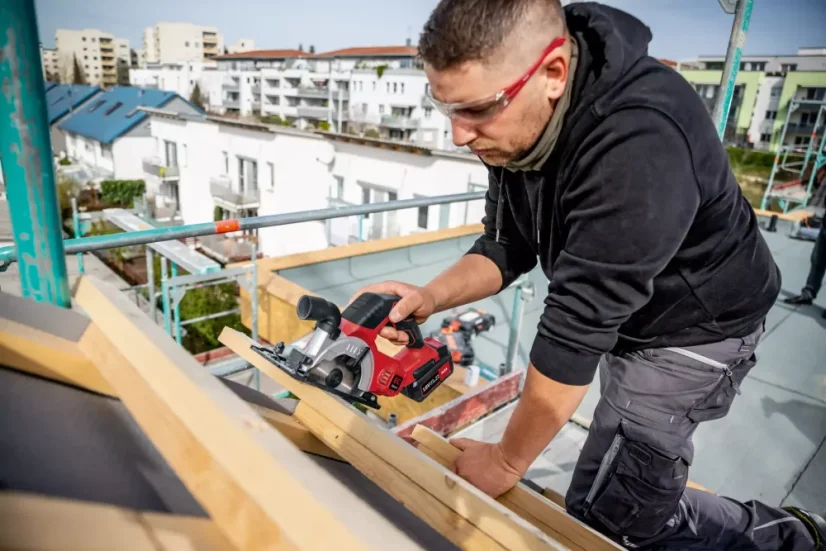 Kompaktná aku okružná píla s posuvným krytom 18V FLEX