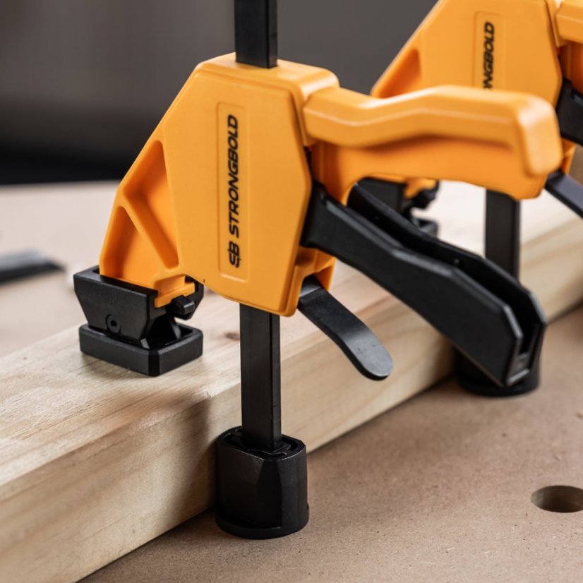 Zvislá úpinka - skrutkovacia svorka STRONGBOLD StrongClamp - 25 cm