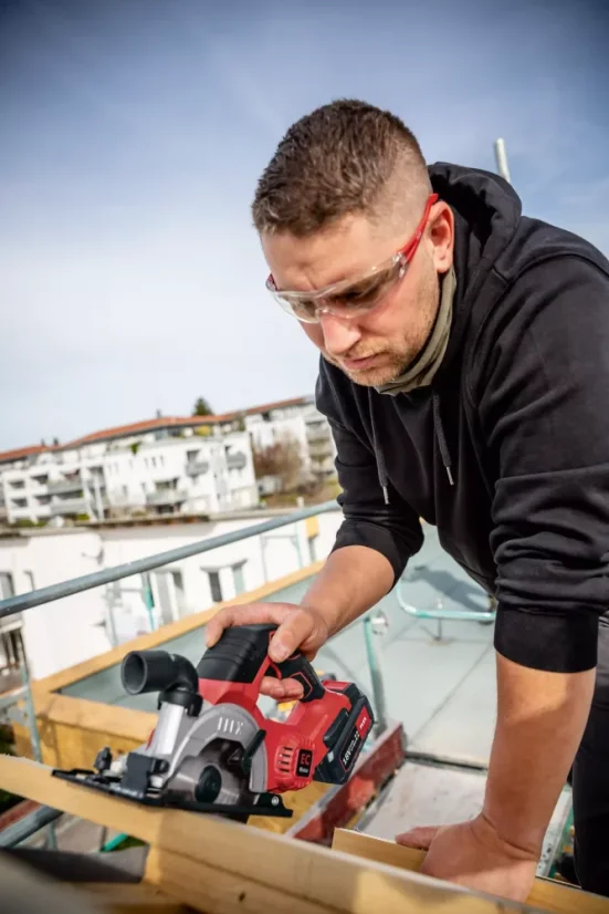 Kompaktná aku okružná píla s posuvným krytom 18V FLEX