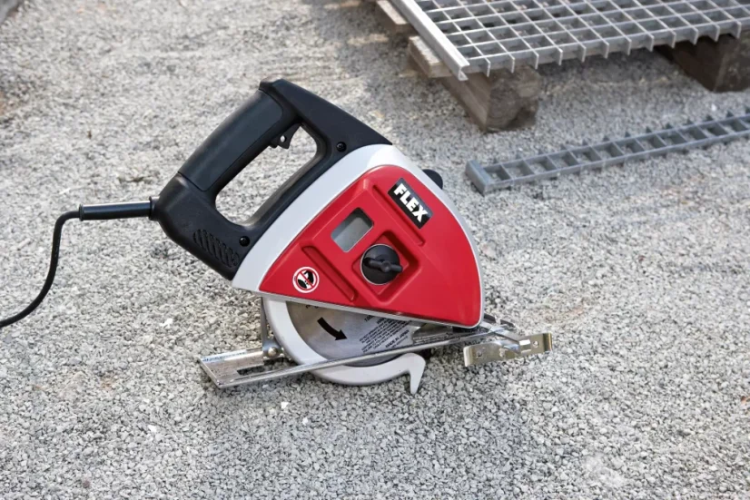 Ručná kotúčová píla na rezanie kovu za sucha FLEX